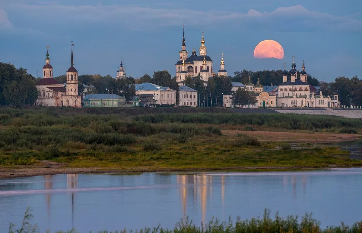 Маршрут поезда деда мороза 2022 из великого устюга. Сколько лет великому устюгу в 2023. Великий устюг вологодская область. Великий устюг лето. Зимний великий устюг.