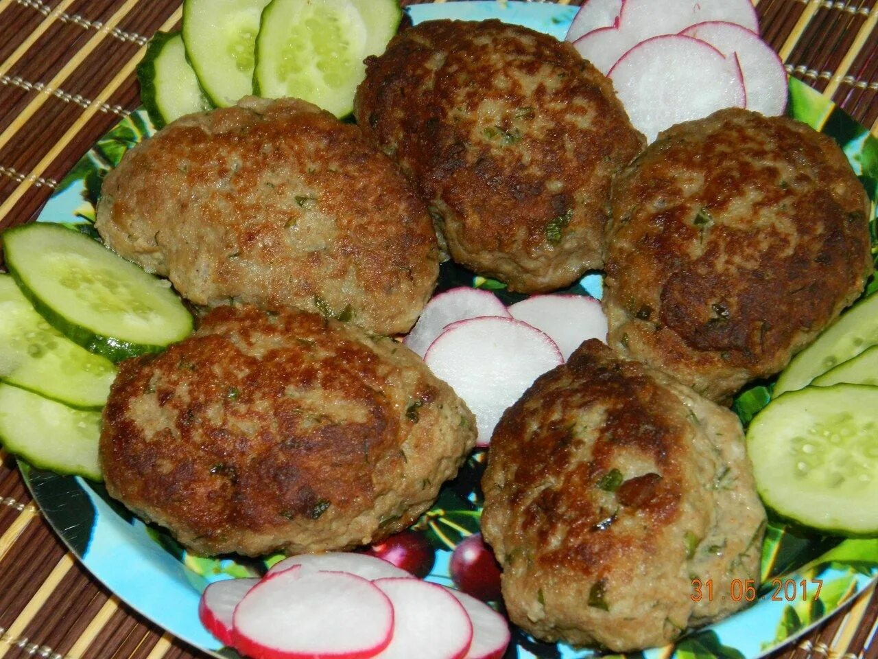 Как сделать пышные сочные котлеты из фарша. Вкусные котлеты. очень вкусные котлеты. красивые котлеты из фарша. сочные котлеты.