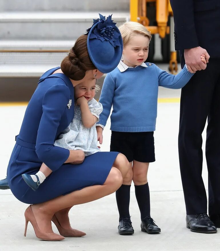 Фото кейт с детьми фотошоп. Кейт Миддлтон с детьми. Кейт Миддлтон с сыном. Старший сын Кейт Миддлтон. Джастин Трюдо и Кейт Миддлтон.