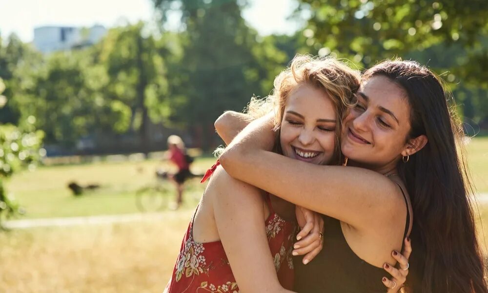 Лучший друг леди. People hugging. Two people hugging.