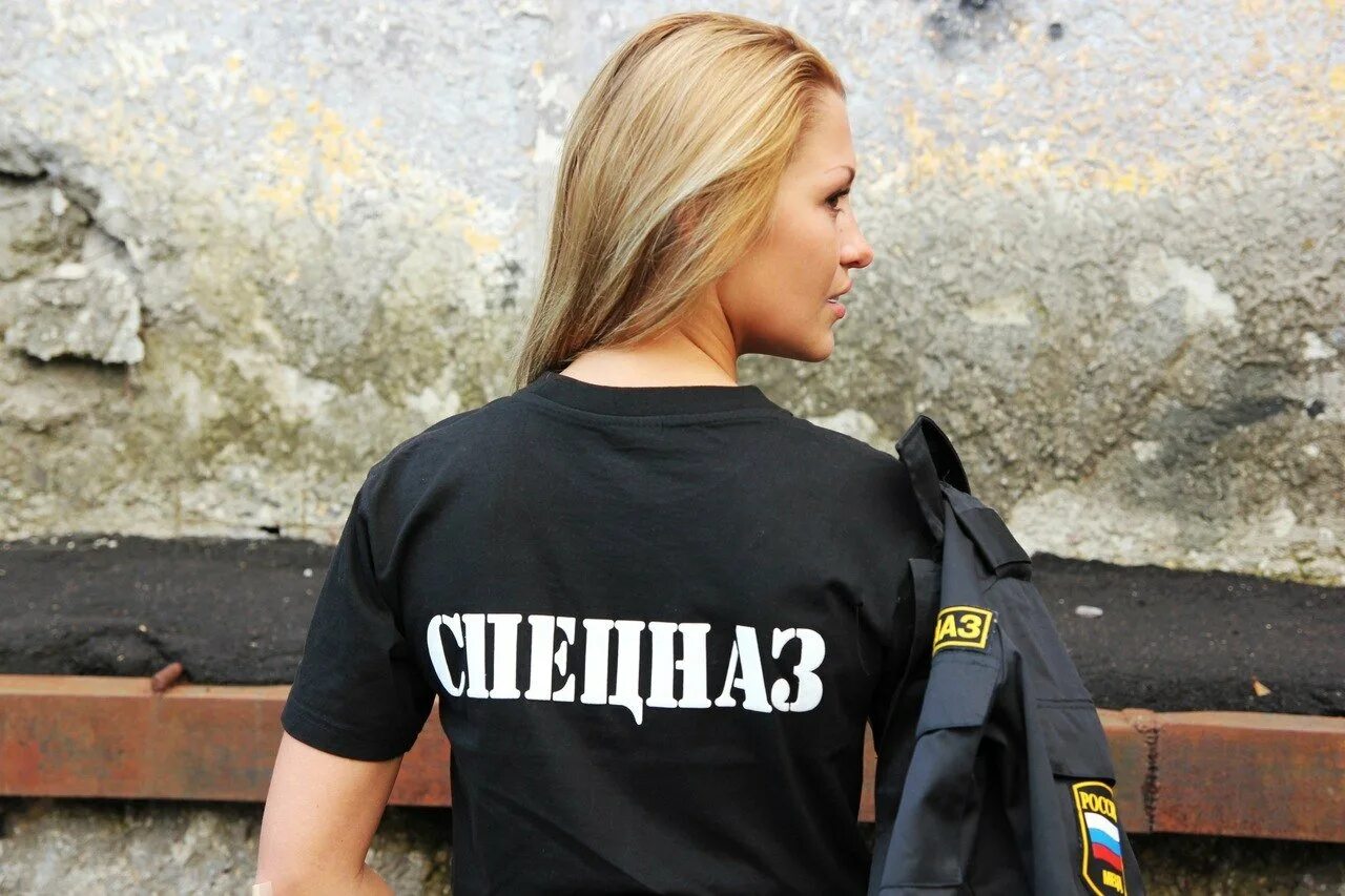 В омон берут девушек. Девушка в форме омона. девушка омоновец. красивые женщины омоновцы. девушка спецназ.