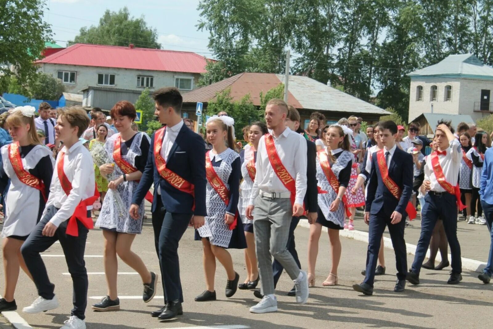 Выпуск 2017 школа. Лицей 1 Большеустьикинское. Выпускник 9 класса. Последний звонок в школе 2019. Выпускной 9 класс.