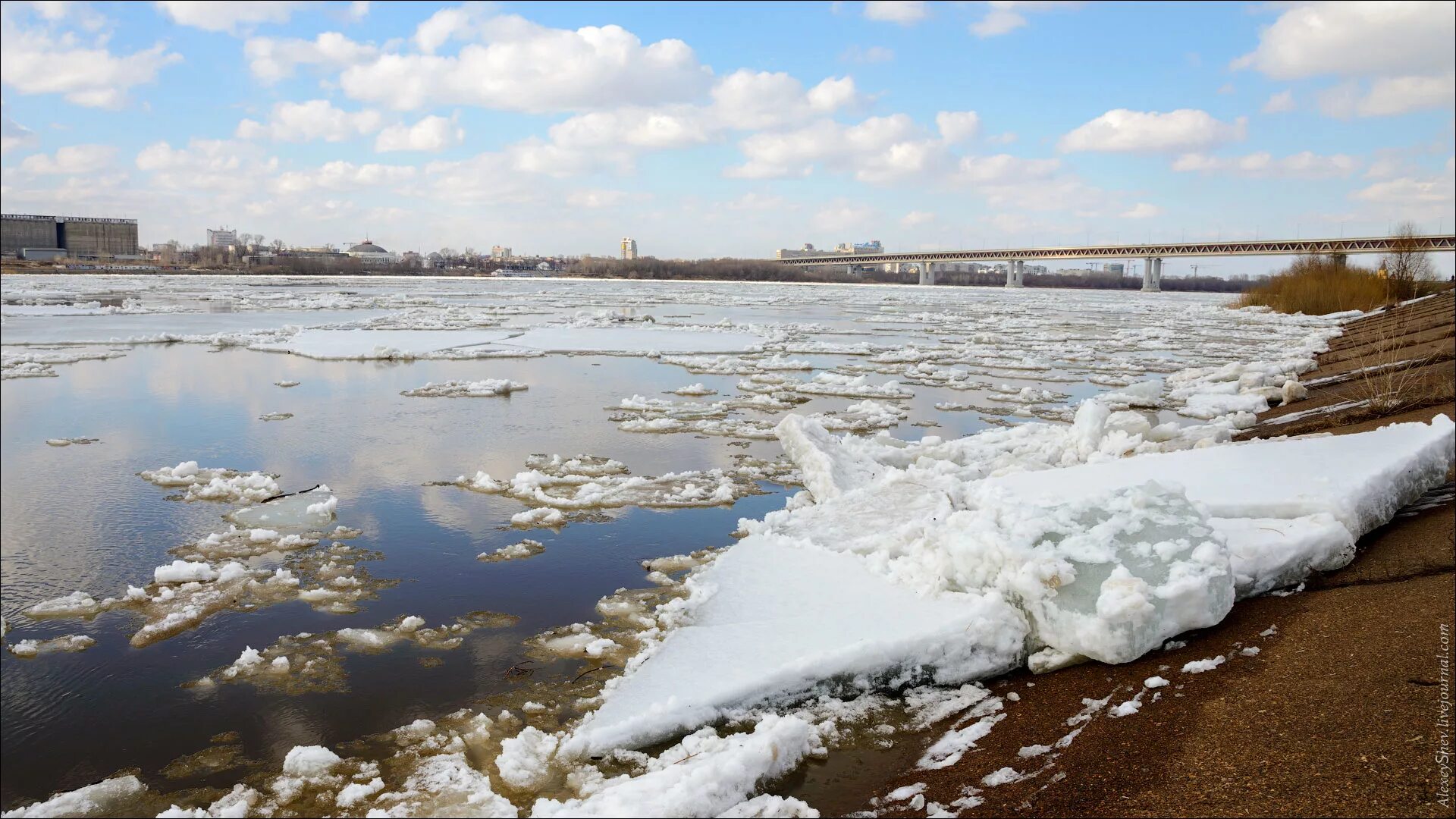 Ледоход лед идет 2. Затор ледохода. Ледоход на реке Волга. «Ледоход на Енисее» Каратанов. Ледоход на Волге 2023.