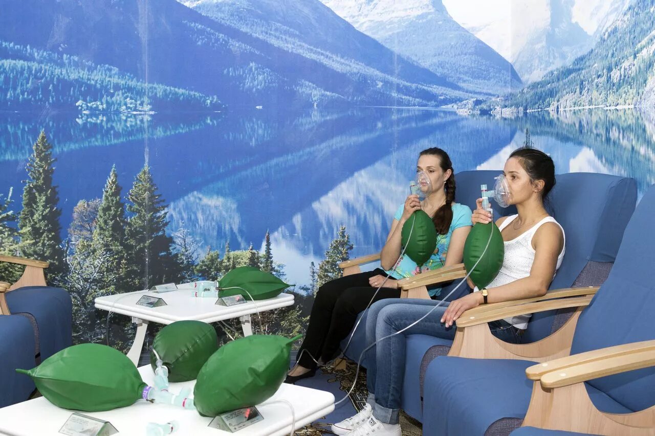 Физиотерапия горный воздух. Горное лечение. Горное лечение. Гора чегет. Люди высокогорья.