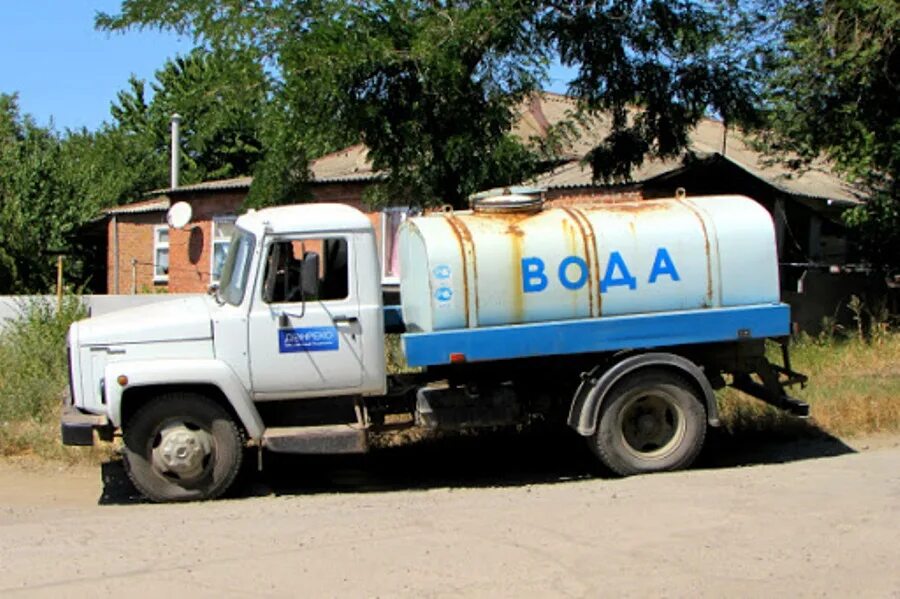 Водовозка. Водовозка Исузу. Водовозка для питьевой воды. Водитель водовозки.