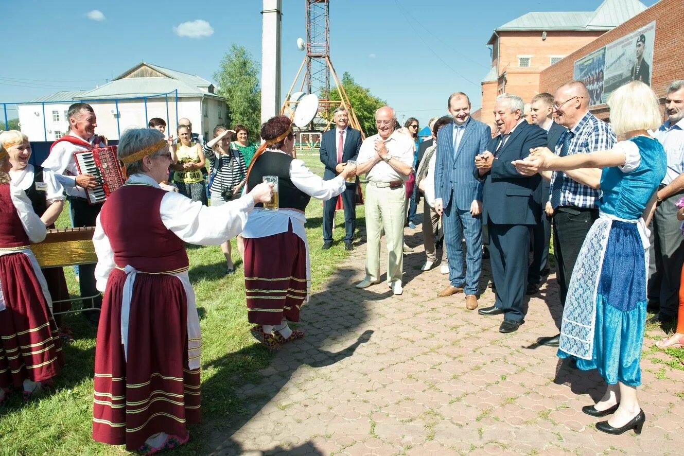 Александровка (Азовский немецкий национальный район). Азово немецкий национальный район Омской области. Комитет культуры Азовский немецкий национальный район Омской. 25 Летие Азовский немецкий национальный район Омская.