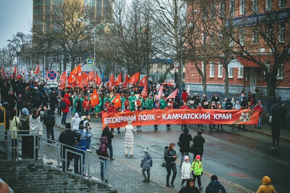 12 мая 2024 праздник. Бессмертный полк Томск 2022. Бессмертный полк Камчатка. Шествие на 9 мая Бессмертный полк 2022 Томск. Создатель Бессмертного полка.