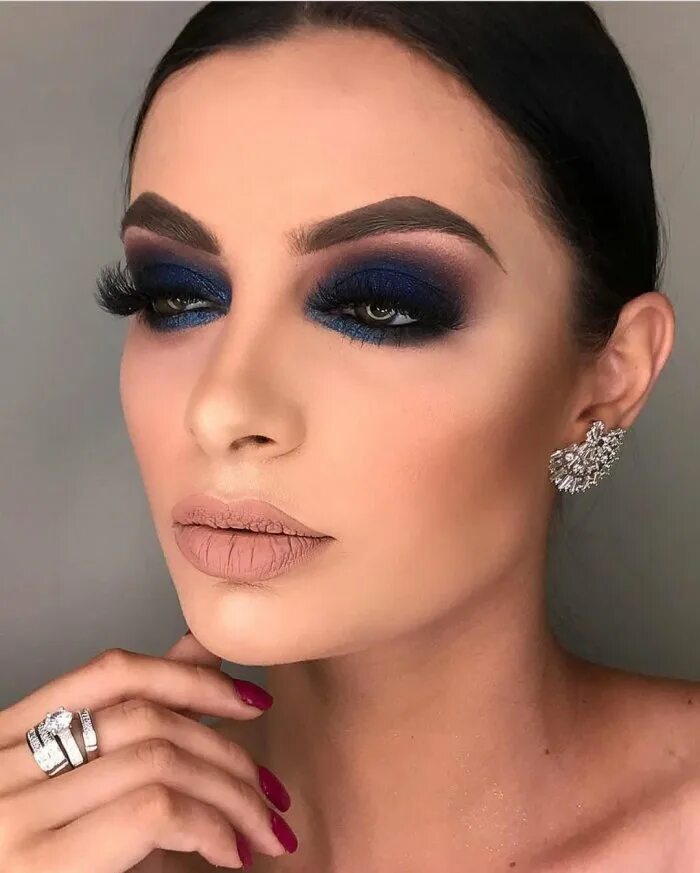 Николь смоки. Зарина османова. Макияж смоки 2023. Макияж. Смоки айс для зеленых глаз.
