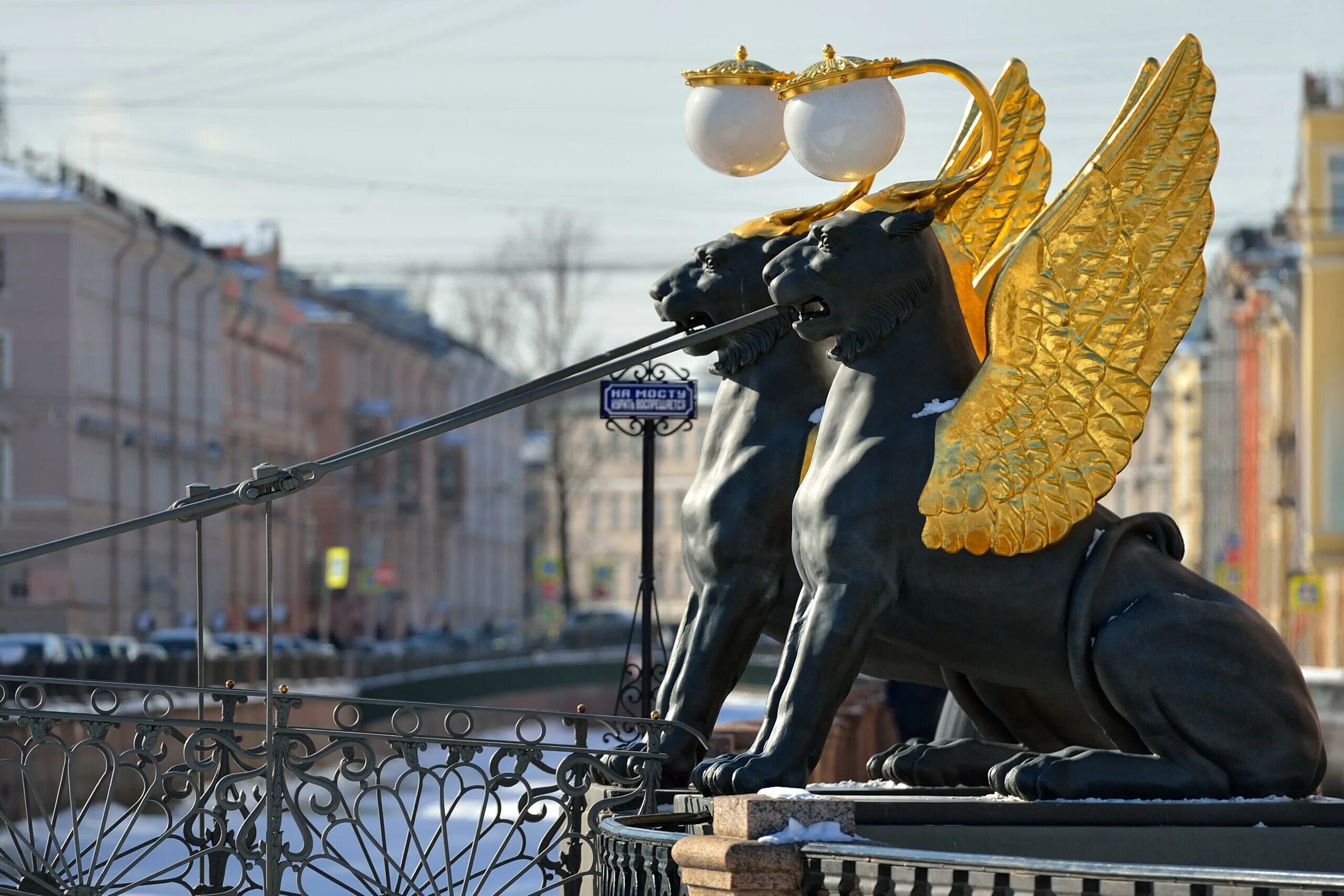 Грифоны банковского моста. Грифон СПБГЭУ. Банковский мост в Санкт-Петербурге. Мост с грифонами в Санкт-Петербурге. Спб 2026