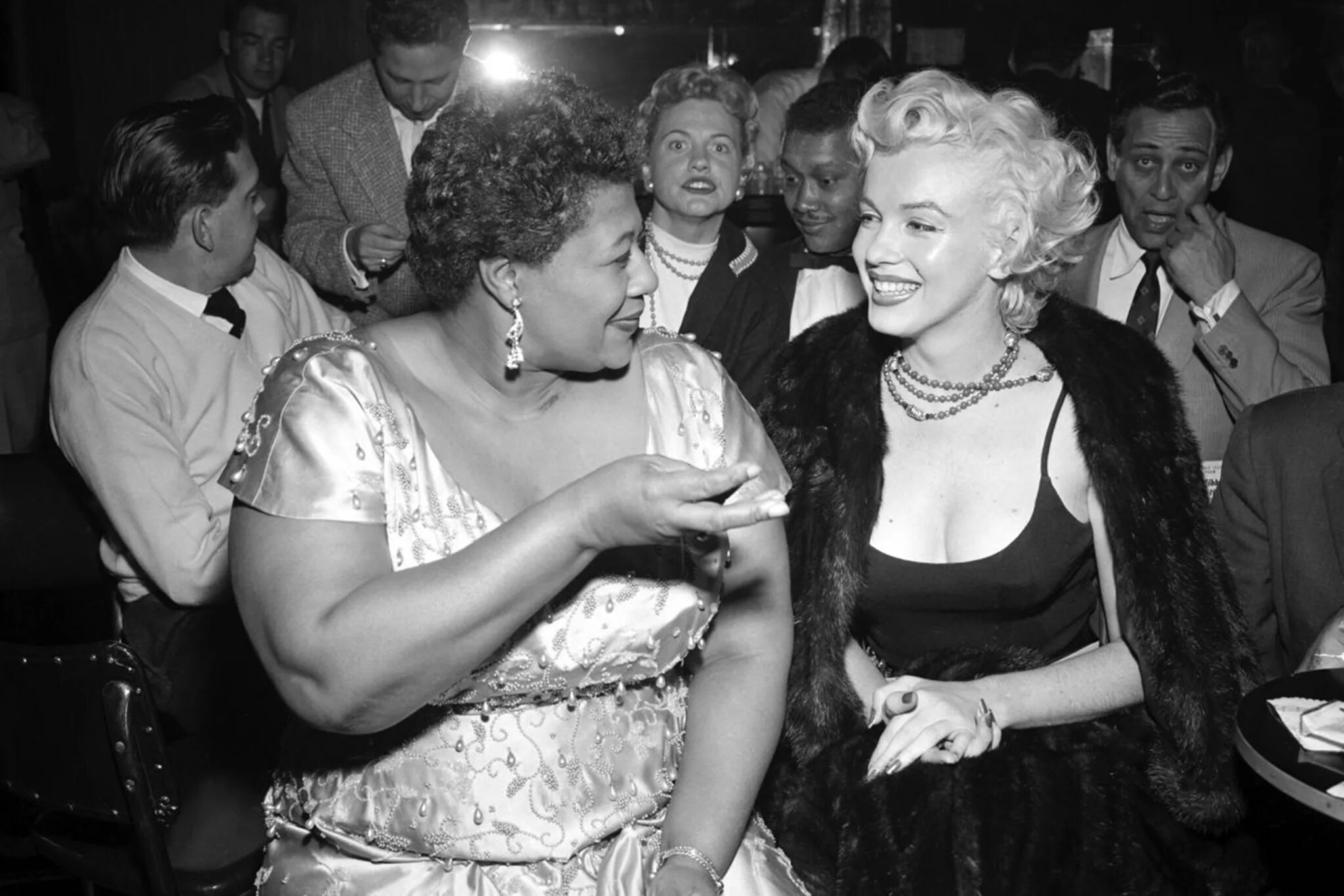 Монро и элла фицджеральд. Монро и фицджеральд. Мэрилин монро и фицджеральд. Монро и фицджеральд. Элла фицджеральд и мерилин фото.