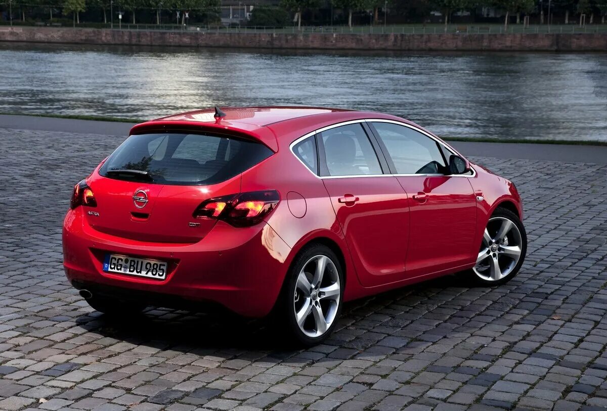 Opel Astra Hatchback. Opel Astra Hatchback 2010. Td opel