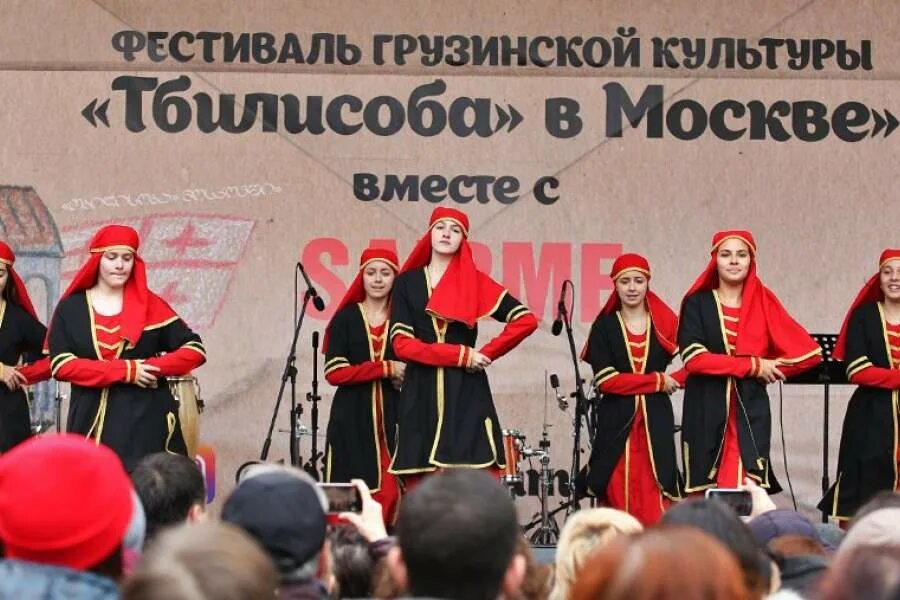 День независимости грузии 26. 26 мая грузия. День грузии москва. День грузии москва. 26 мая день независимости грузии.