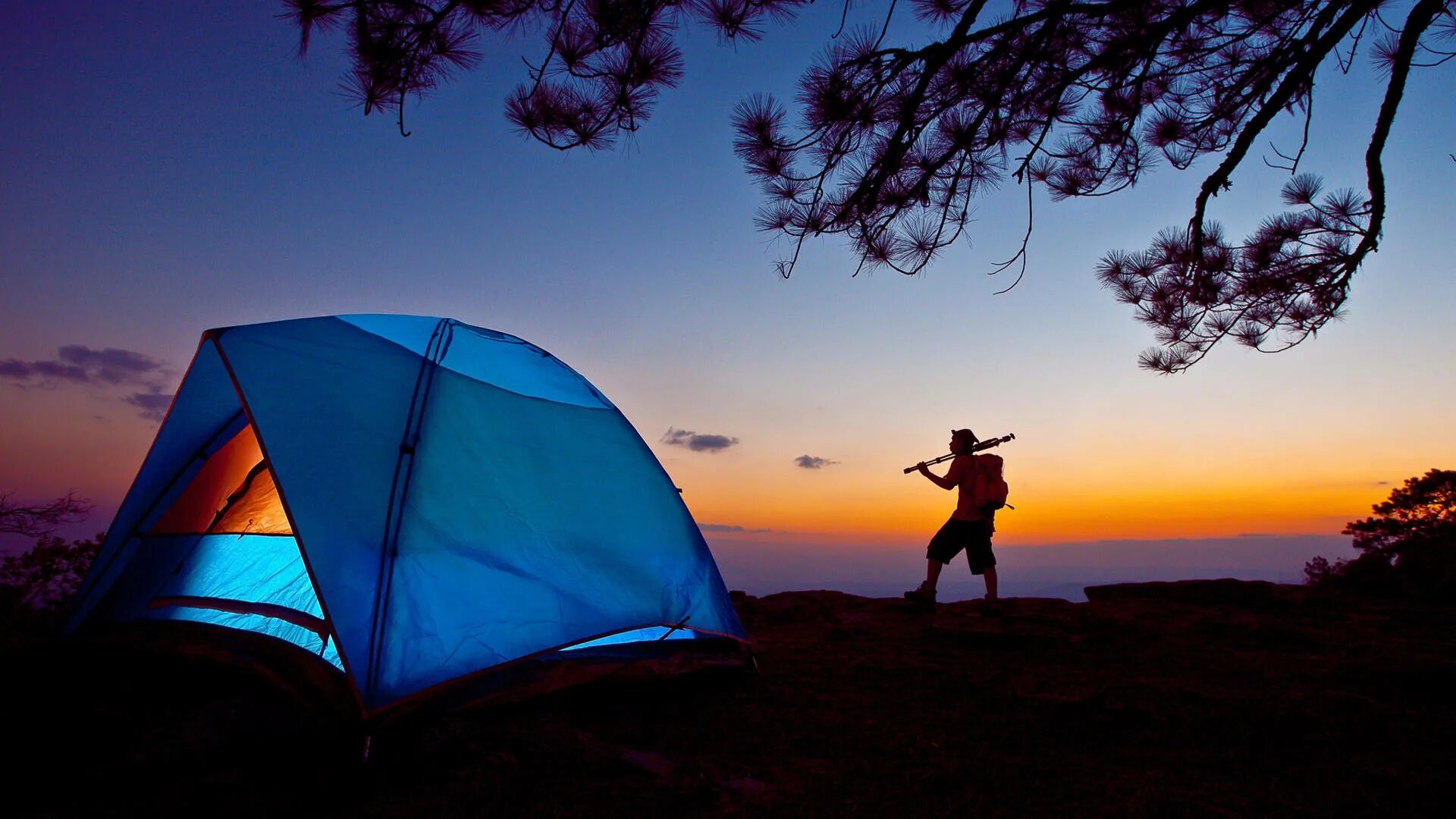 Палатка на природе. Туристическая палатка на природе. Туризм с палатками. Поход с палатками. Travel camp