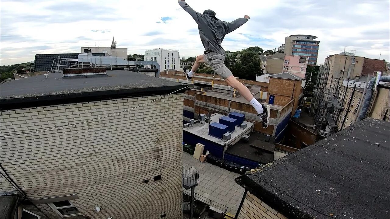 Pov behind. Женщина сверху. Отжимается с большой грудью. Pov behind. Pov behind.