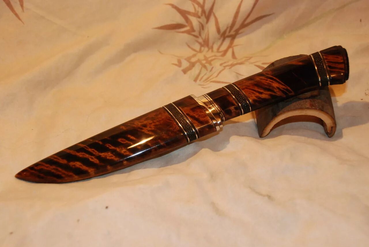 Деревянные ножны. Сувель березовый нож. Деревянная рукоять ножа. Рукоятка из сувели для ножа. Рукоять из сувеля березы.