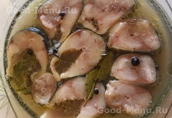 Маринованную скумбрию нарезаем кусочками. Рецепт скумбрии в пряном маринаде кусочками. Рецепт скумбрии в пряном маринаде кусочками. Рецепт скумбрии в пряном маринаде кусочками. Скумбрия мороженая.