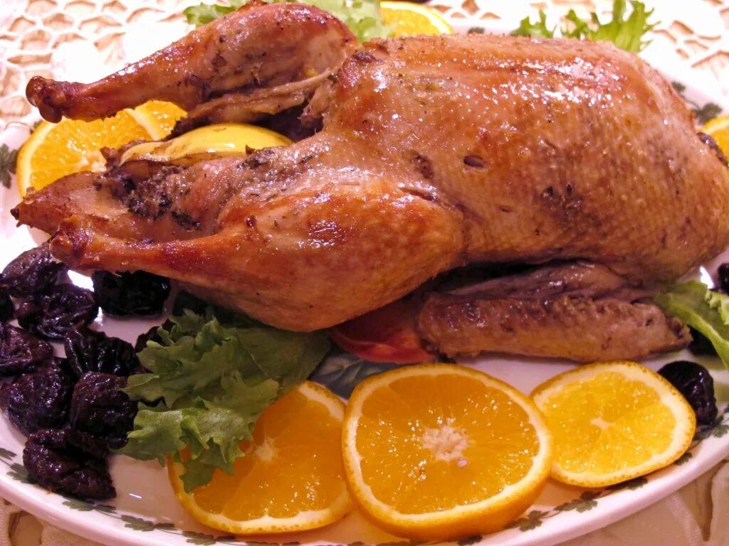 Утка по тайски. Скандинавская фигурка утка. Жареный гусь. Утка фаршированная картофелем. Утка по домашнему.