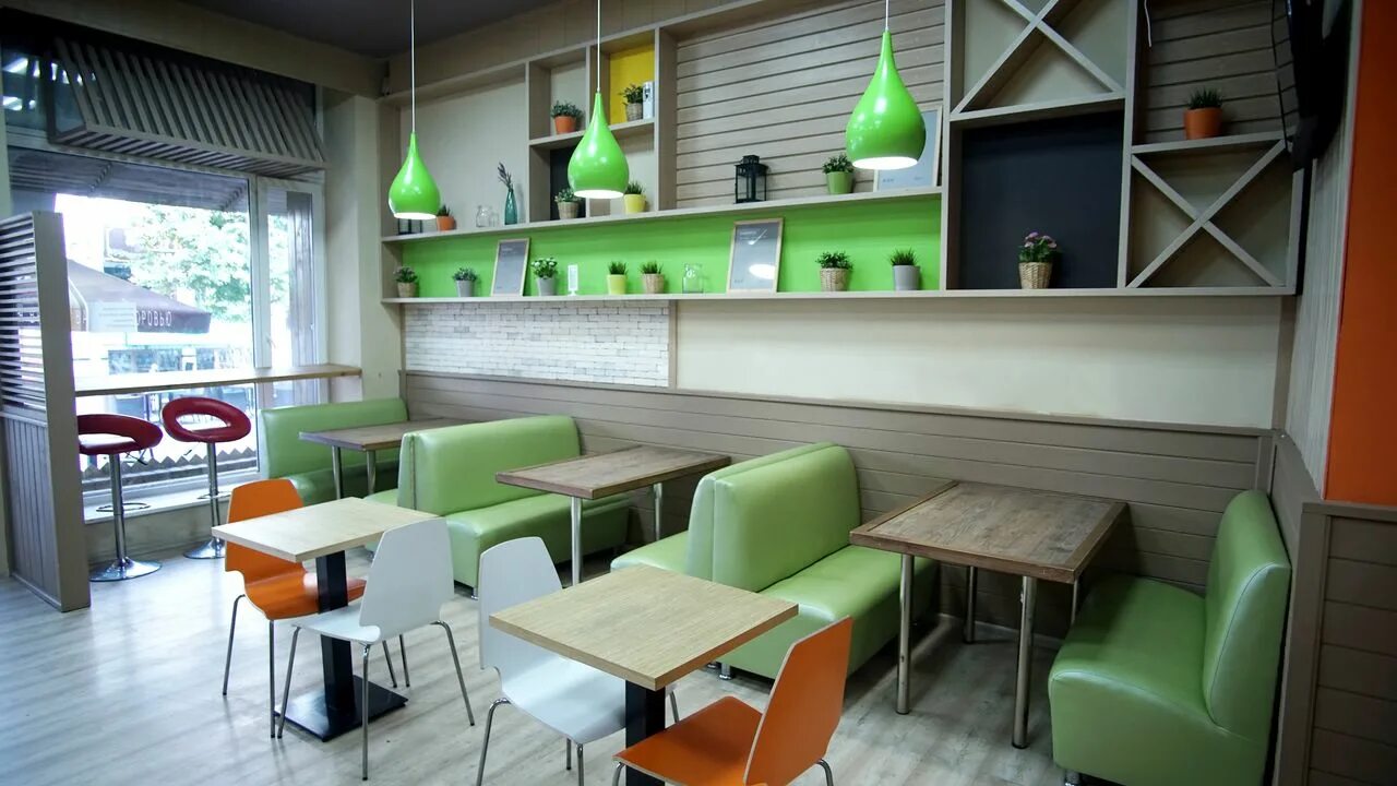 Мебель для мини кафе. Интерьер ресторана быстрого питания. Диван для кафе зеленый. Интерьер кафе столовой.