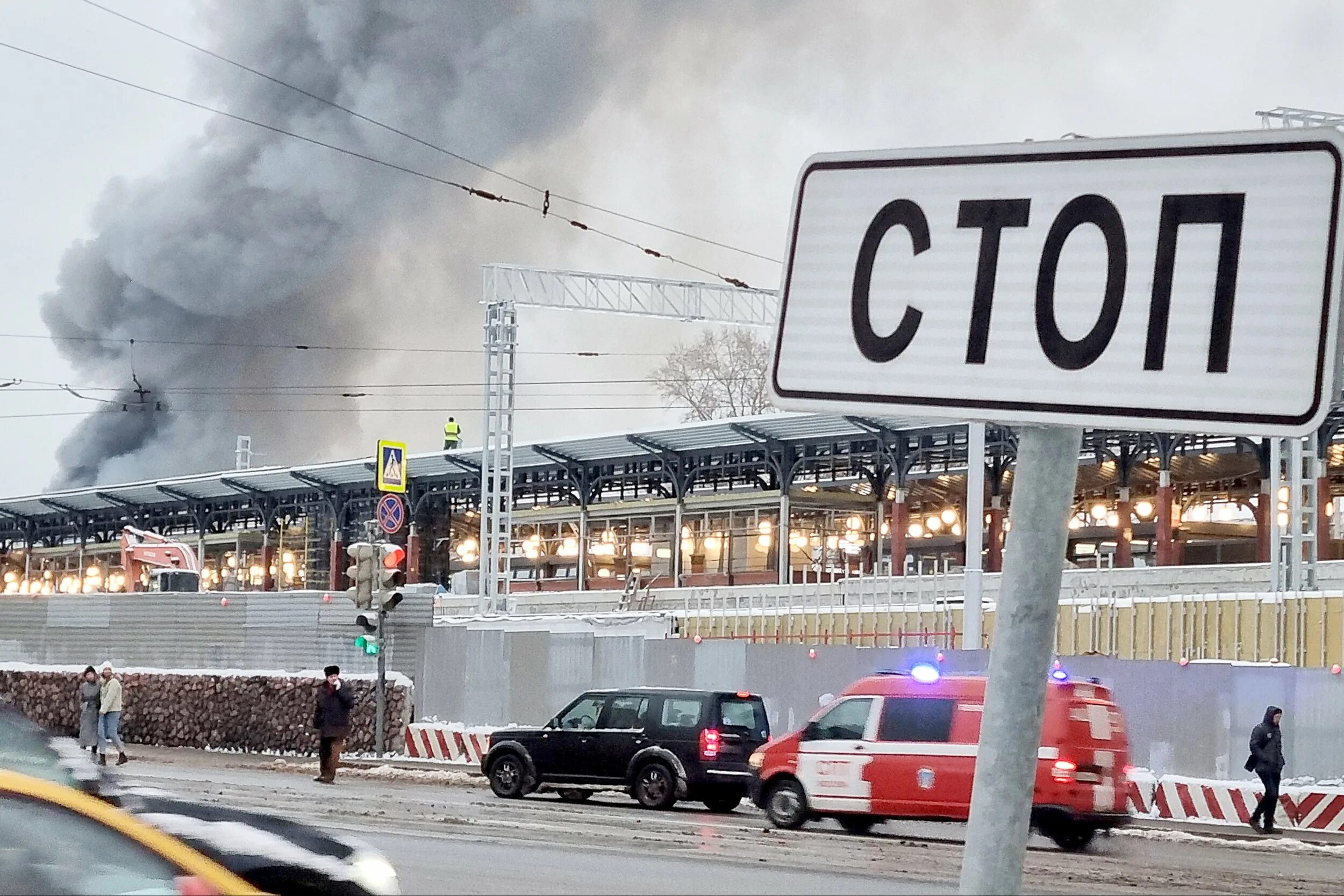 Пожар в Москве 2022. Горит вокзал в Москве. Пожар в здании. Крупные пожары в Москве 2022.