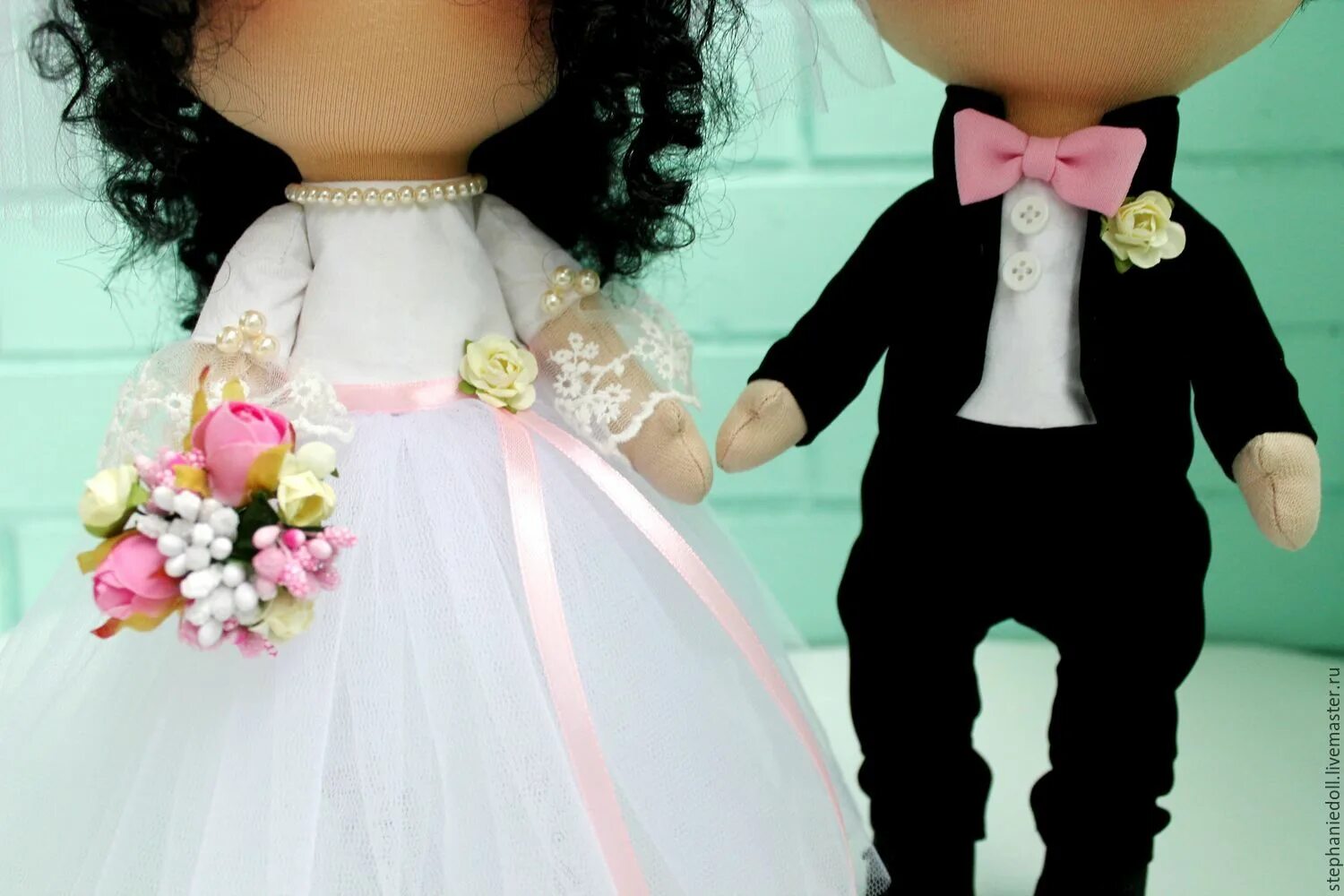 Текстильные куклы жених и невеста. Свадебные куклы. Куклы ручной работы для свадьбы. Кукла большеножка жених. Куклы тыквоголовки жених и невеста.