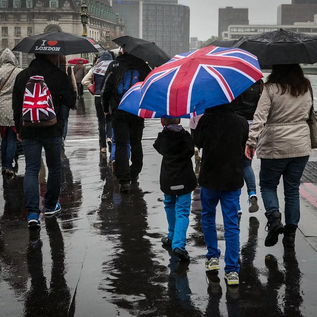 Rain uk. Rain uk. Дождь в лондоне. Rain uk. Дождливая англия.