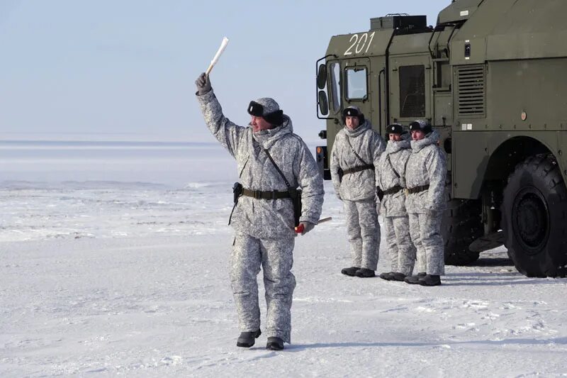 Военный северный. Арктическая бригада трилистник. Арктическая Военная база России. Военные базы РФ В Арктике. Военная база в Арктике.