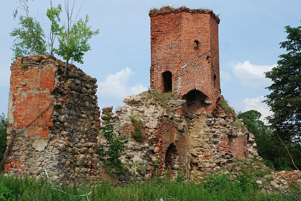 Село черняховское. Заовражное (калининградская область). Посёлок солнечный севастополь. Кирха поселок загорское. Село черняховское.