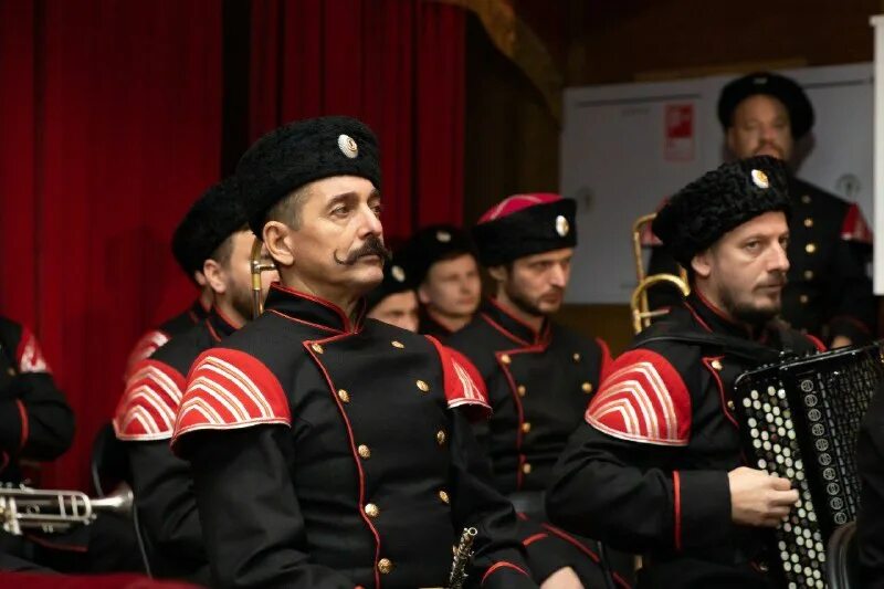 кубанский казачий хор 19 января 2024. кубанский казачий хор 19 января 2024. виктор витальевич захарченко кубанский хор. кубанский казачий хор 19 января 2024. московский казачий хор максим никитин.