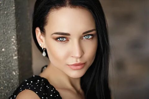Красивые брюнетки с голубыми глазами