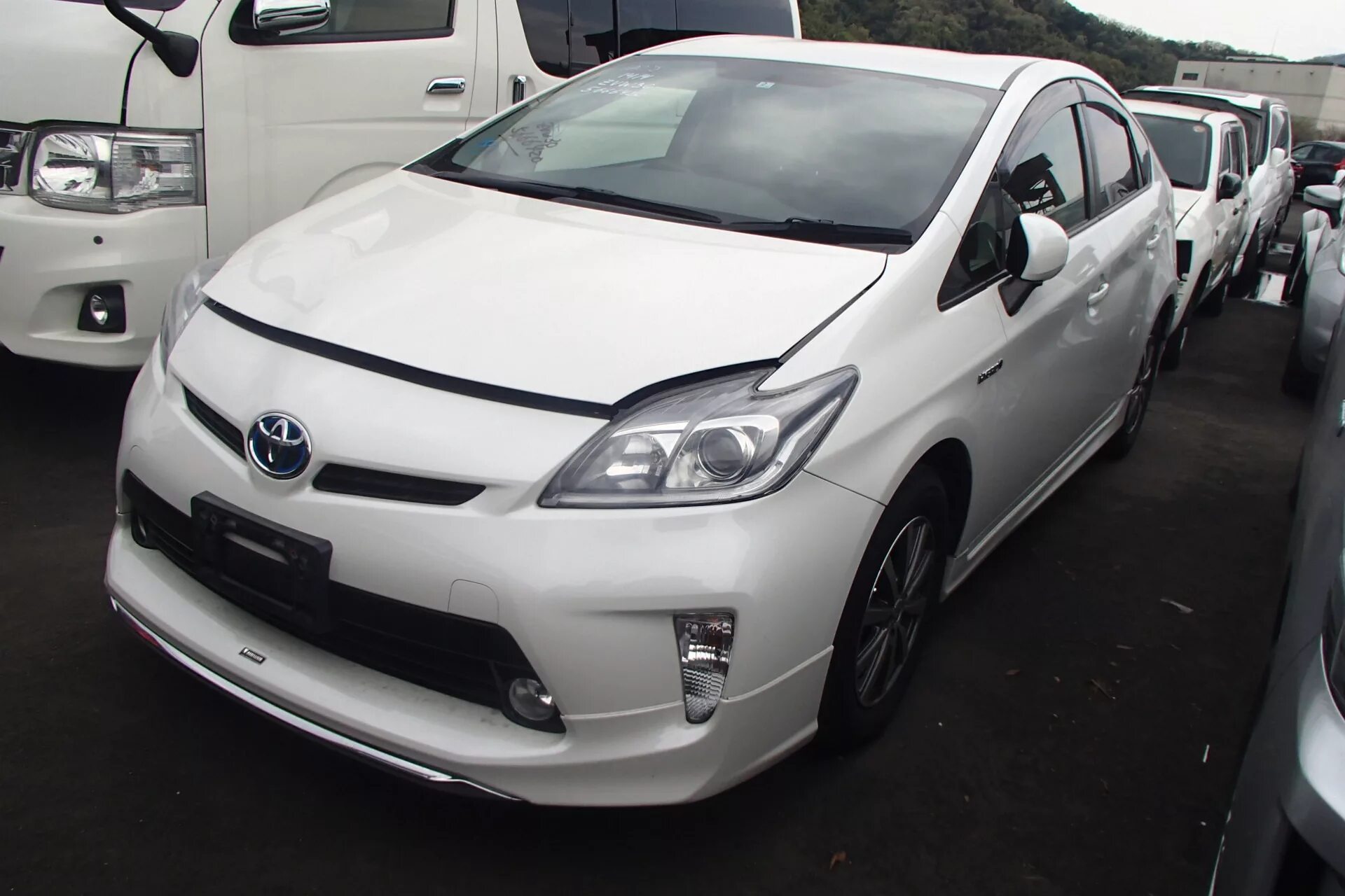 Тойота дизель продажа. Prius 30 Stripe. Modellista обвес Ractis. Prius 54. Toyota ist Modellista.