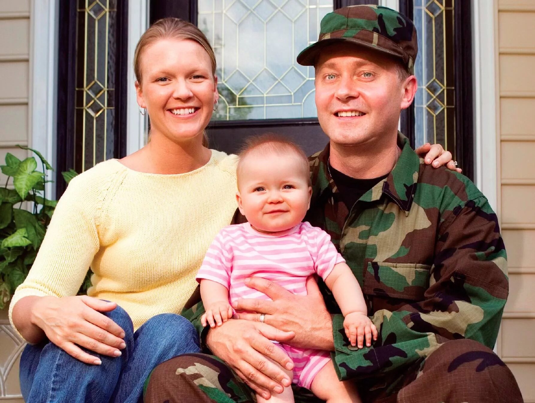 Военная семья. Семья военного. Семья военнослужащего. Семья офицера. Военная ипотека с двумя детьми.