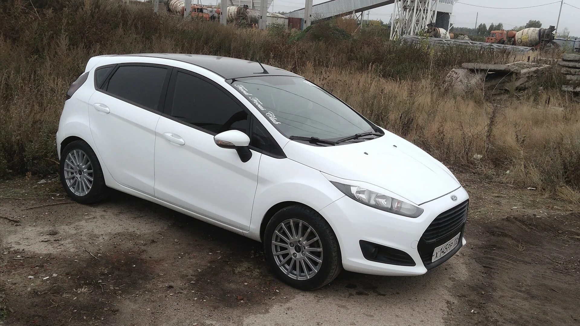 Форд фиеста мк5. Крыша форд фиеста. Форд фиеста багажник. Ford fiesta багажник на крышу. Рейлинги форд фиеста 2008.