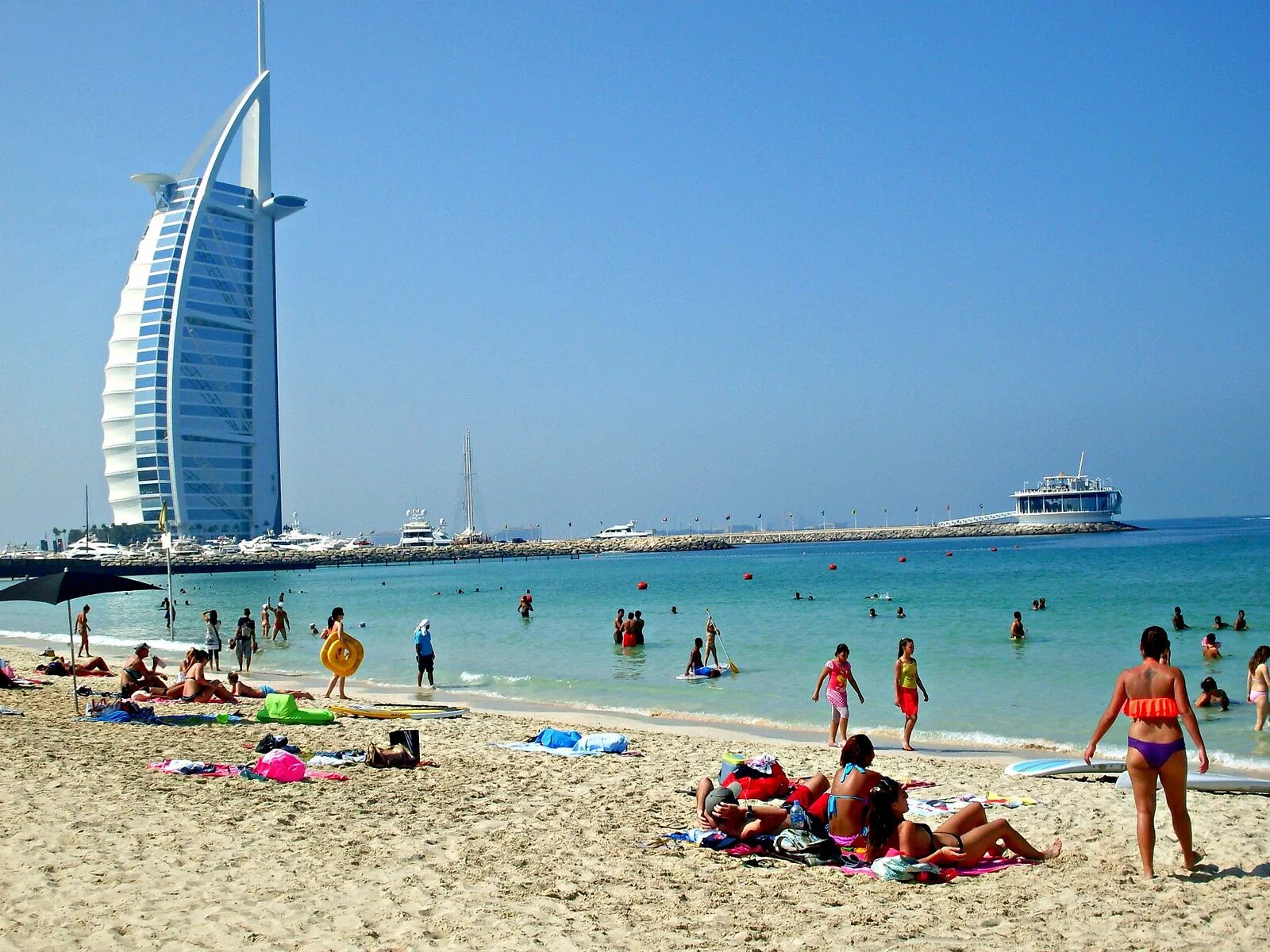 Пляж пальма джумейра в дубае. Атлантис дубай. Пляж шарджа дубай. Пляж barasti дубай. Пляж корниш абу-даби.