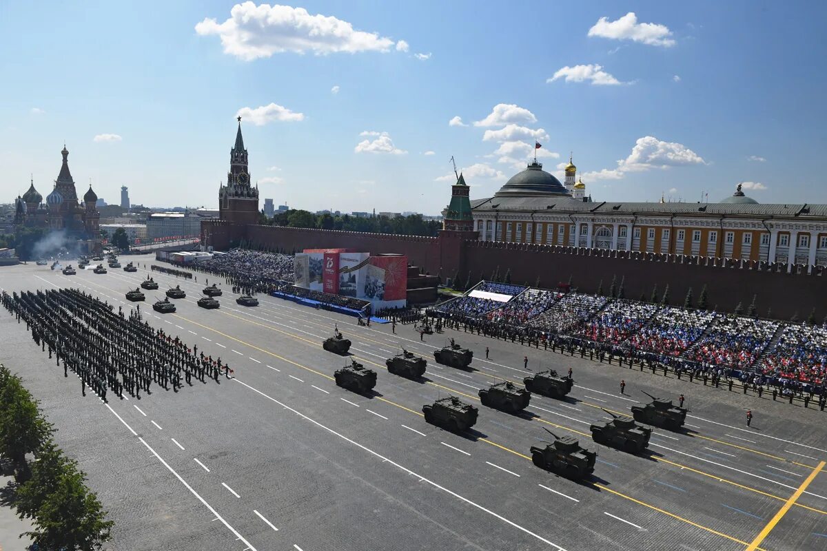 Где парад победы в москве. 9 Мая парад Победы красной площади. Парад Победы 2021 года на красной площади в Москве. Парад Победы 9 мая 2022 в Москве. Парад Победы на красной площади 2021 года.