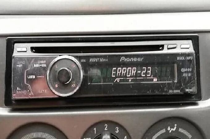 Почему магнитола не видит карту. Автомагнитола маленькая с usb. магнитофон для машины. флешку не видит магнитофон. почему автомагнитола не читает флешку с музыкой.