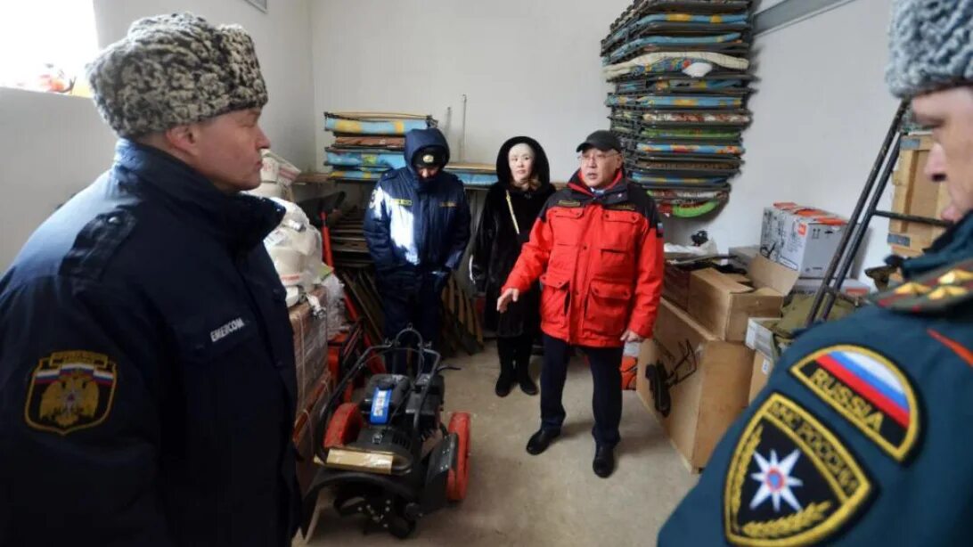 Пункт временного размещения мчс. Эвакуация. якутия люди. пункты временного размещения беженцев с украины. мчс наводнение.