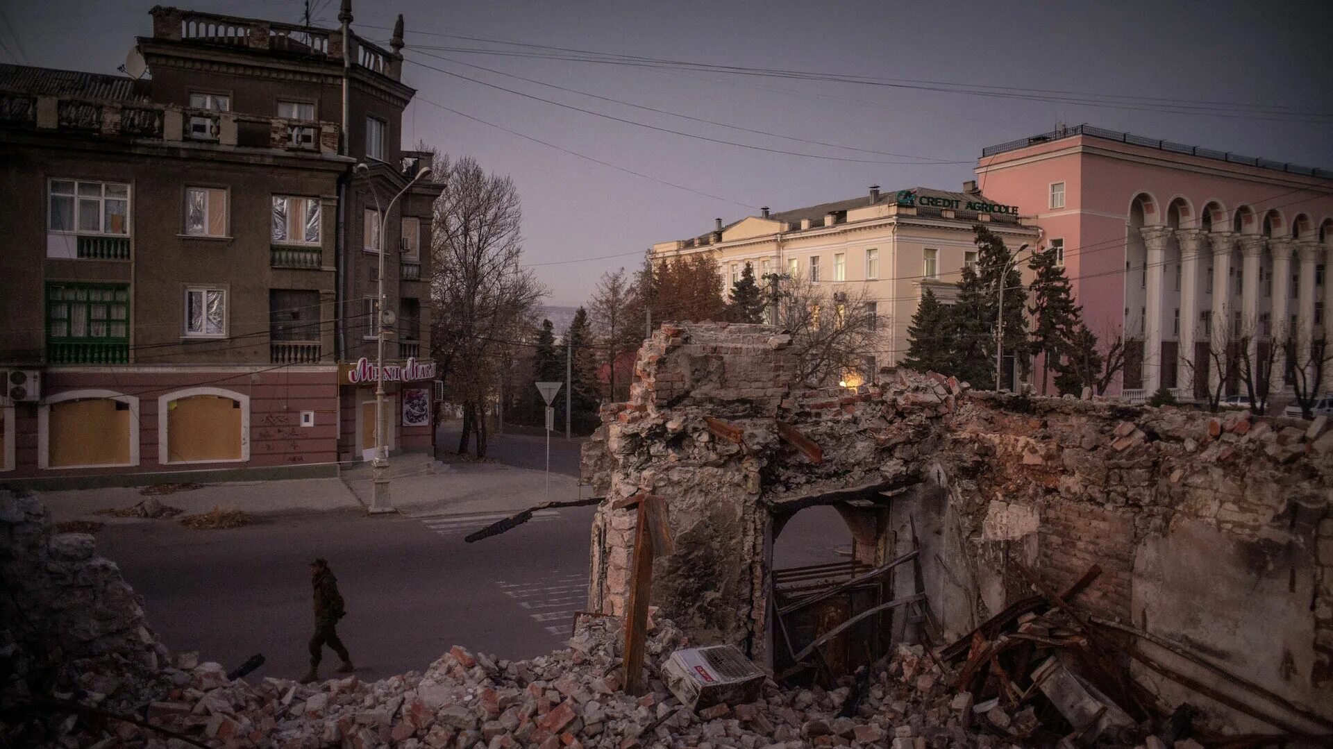 Луганск в настоящее время. Город луганск до войны. луганск 2010 год. луганск руины. руины донбасса.