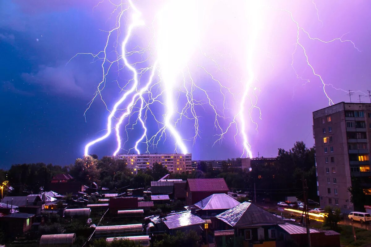 ночная гроза. какая была гроза ночью. киров гроза. какая была гроза ночью. ночная гроза над городом.