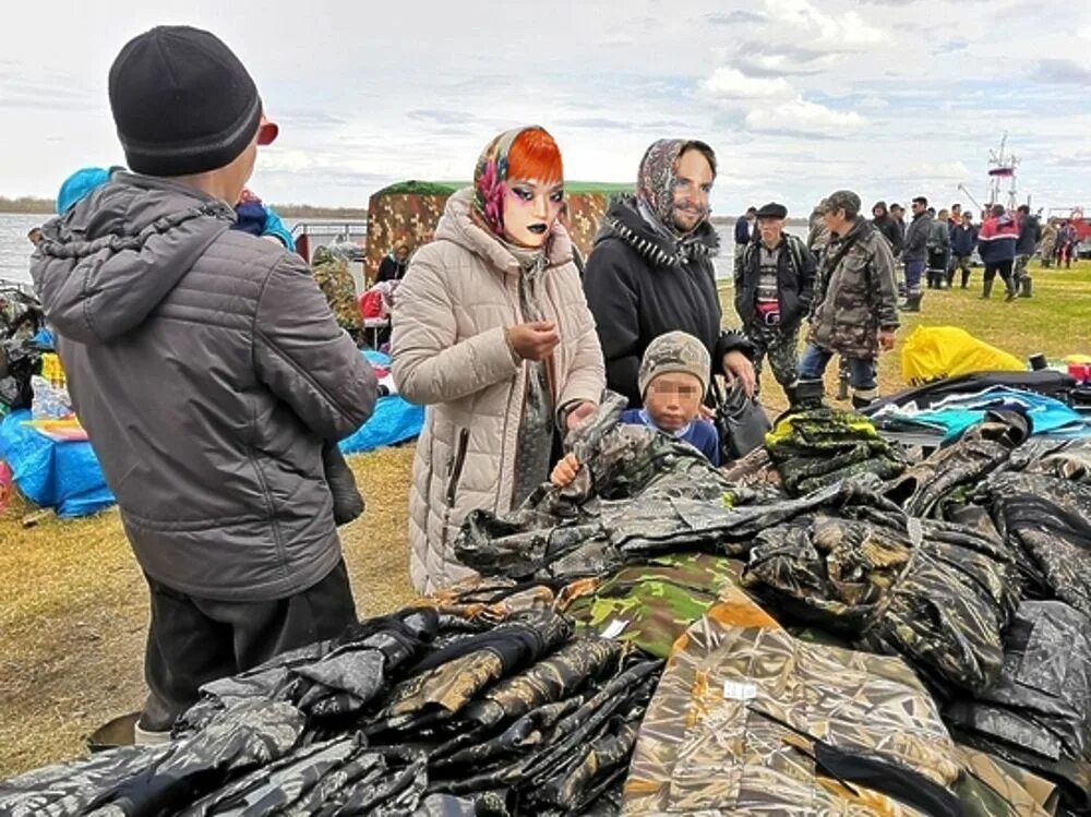 Погода в тазовском на неделю. Тазовский район. Рыбаки на фактории Юрибей. День рыбака Тазовский. С праздником Тазовский.