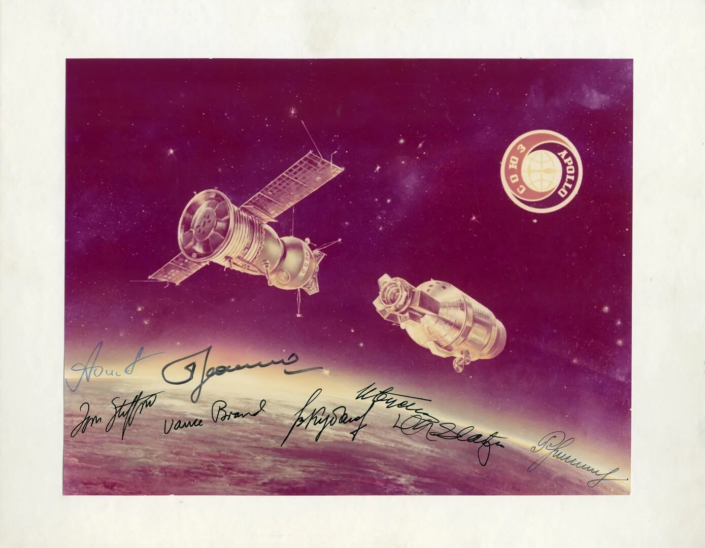 Первые космические полеты в ссср. Полет Союз-Аполлон 1975. Союз Аполлон космический корабль. Стыковка Союз Аполлон 1975.