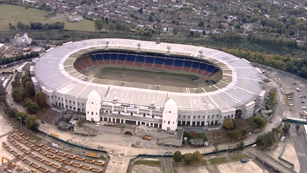 Стадион уэмбли старый. Уэмбли (1923). Уэмбли 1996. Стадион Уэмбли 1923 год. Старый Уэмбли 2003.