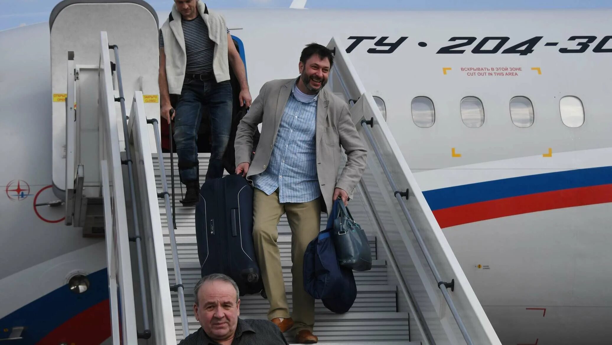 Визит си цзиньпина в москву 2023. Встреча делегации в аэропорту. Кто прилетел в москву. Кто прилетел в москву. Кто прилетел в москву.