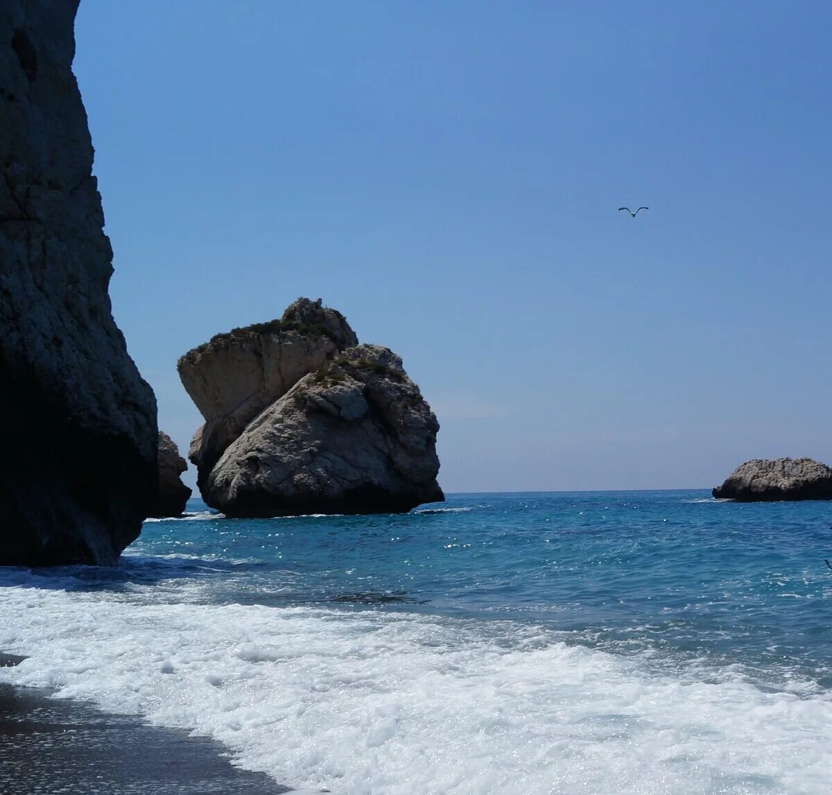 Петра-ту-ромиу кипр. Петра-ту-ромиу кипр. Pafos кипр. Кипр пафос скала афродиты. Бухта афродиты кипр.