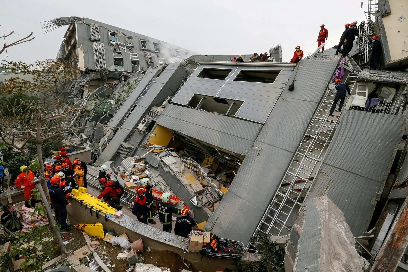 Когда будет сильное землетрясение. Землетрясение Сиэтл 2001. Наведенные землетрясения. Последствия после землетрясения.