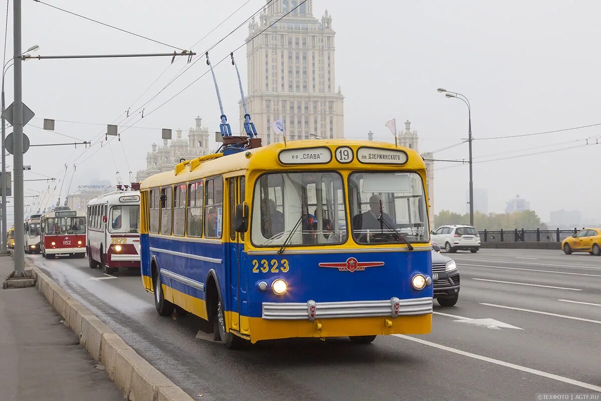 В чем суть троллейбуса. Московский троллейбус троллейбусы. Грузовой троллейбус в Москве. Троллейбусы российского производства. Двухсекционный троллейбус.