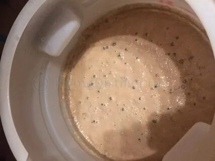 Экспериментатор поместил дрожжи в подслащенной воде