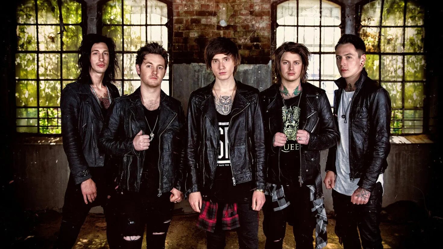 Музыка группа на рукаве. Asking Alexandria. Рок группа Alexandria. Аскинг Александрия. Asking Alexandria 2008.