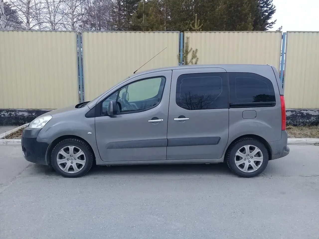Пежо партнер 1. Peugeot partner 2 комплектации. 6 бензин 90 л с. Peugeot partner ii. Пежо партнер 1.
