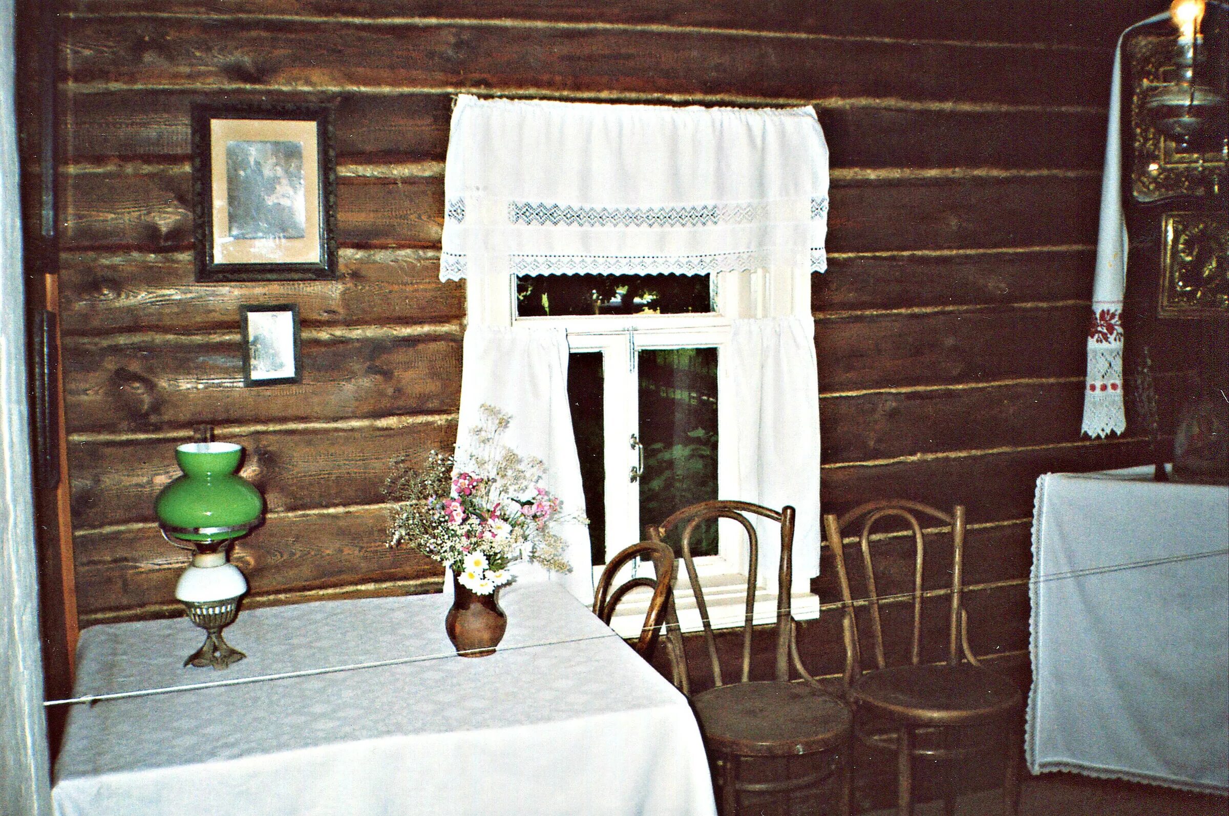 Родина сергея есенина село константиново. Изба есенина. Село константиново дом музей есенина. Дом есенина в константиново. Дом есенина в константиново внутри.