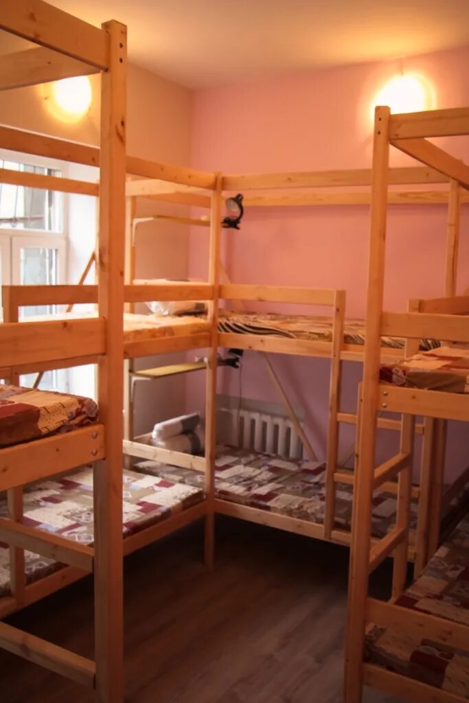 Комната в общежитии. Открытие хостела. Как открыть хостел. Металлические кровати двухъярусные для хостела. Проект хостела.